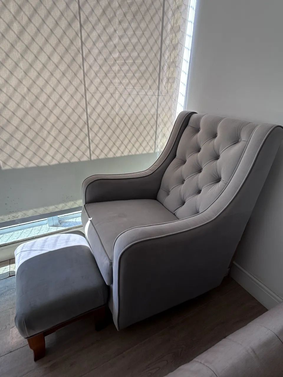 Poltrona de amamentação com balanço Mahler + puff  - Foto 4