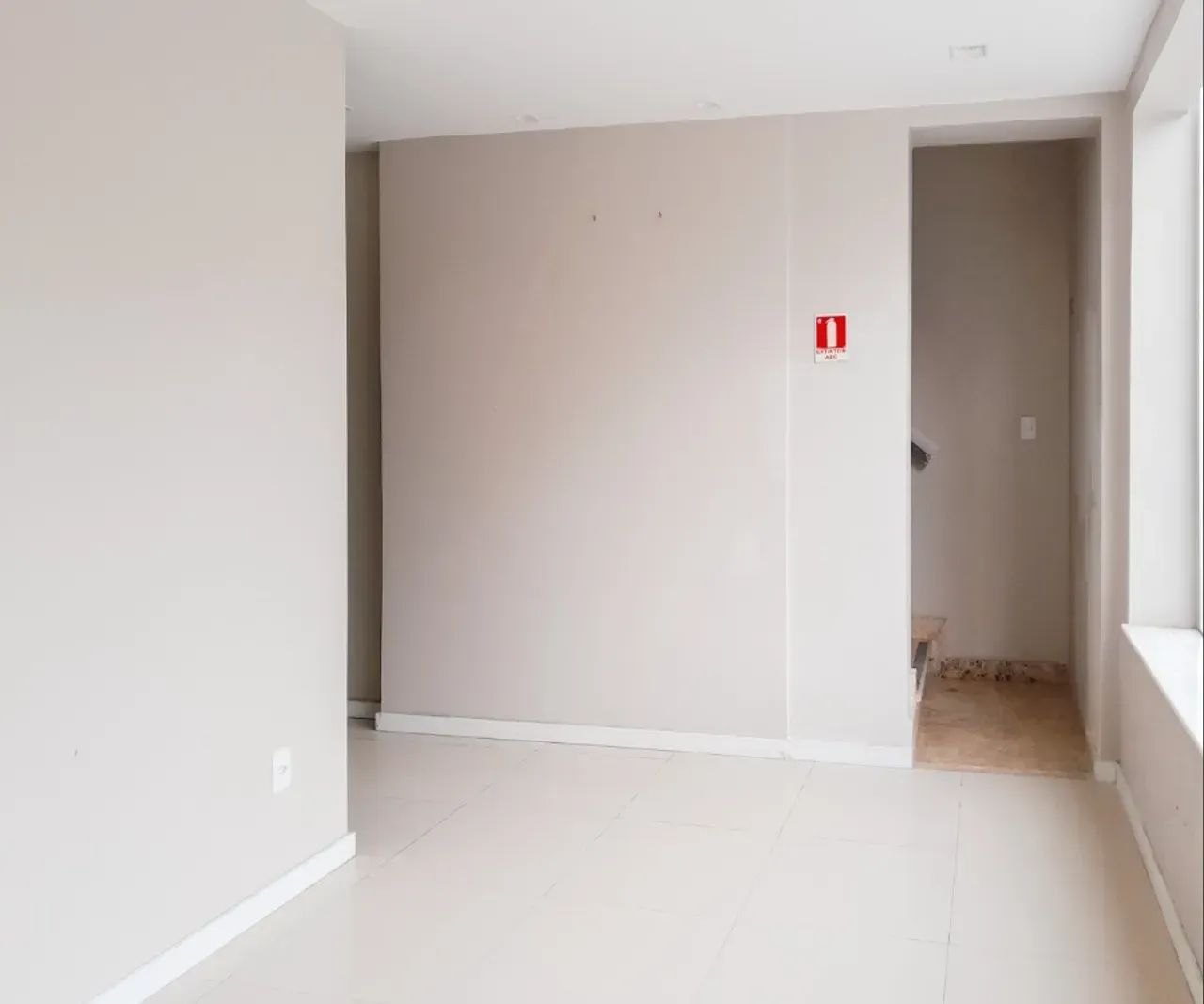 ALUGO PRÉDIO COMERCIAL 240M² ESQUINA COM A DUQUE - MARCO - Foto 2