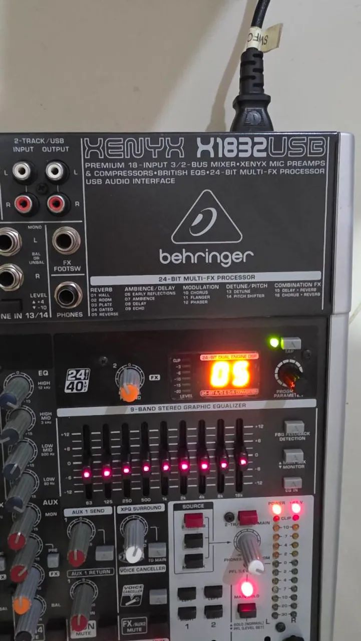 Mesa de som Behringer X1832USB  - Foto 5