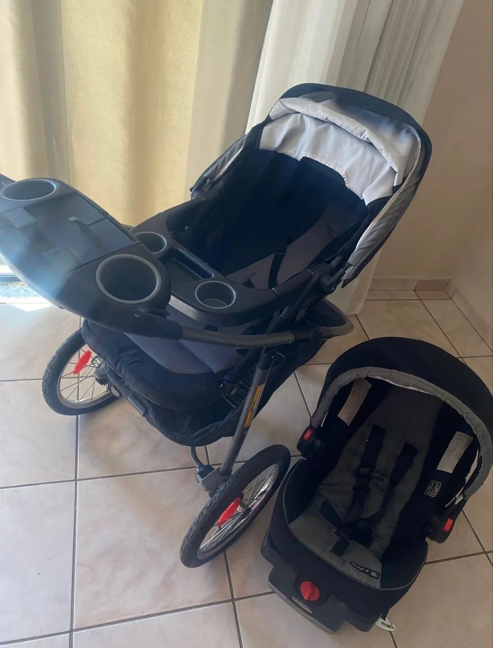 Carrinho de bebê fraco travei sistem com bebê conforto e Moisés  - Foto 2