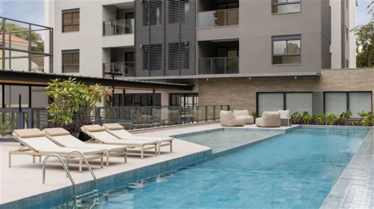 Apartamento de 3 quartos com suíte e 2 vagas na Zona 07 de Maringá-PR: espaço amplo e conf