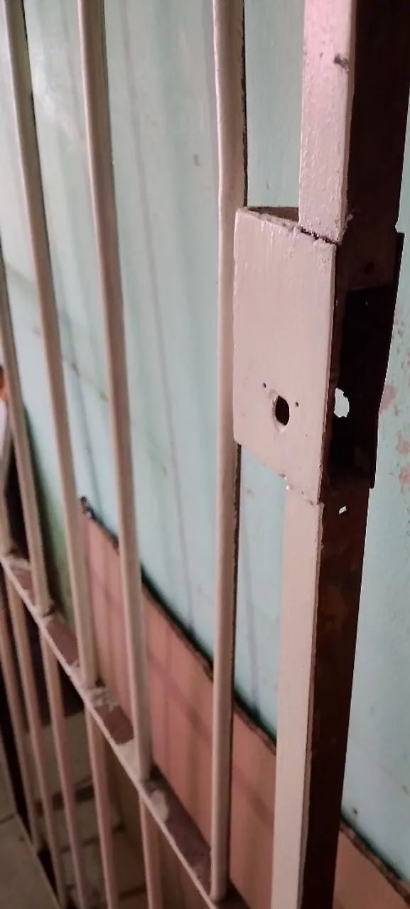 Porta de ferro externa com grade de segurança  - Foto 3