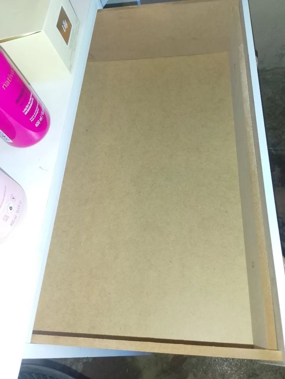 Vende se cômoda na cor branca semi nova  - Foto 2
