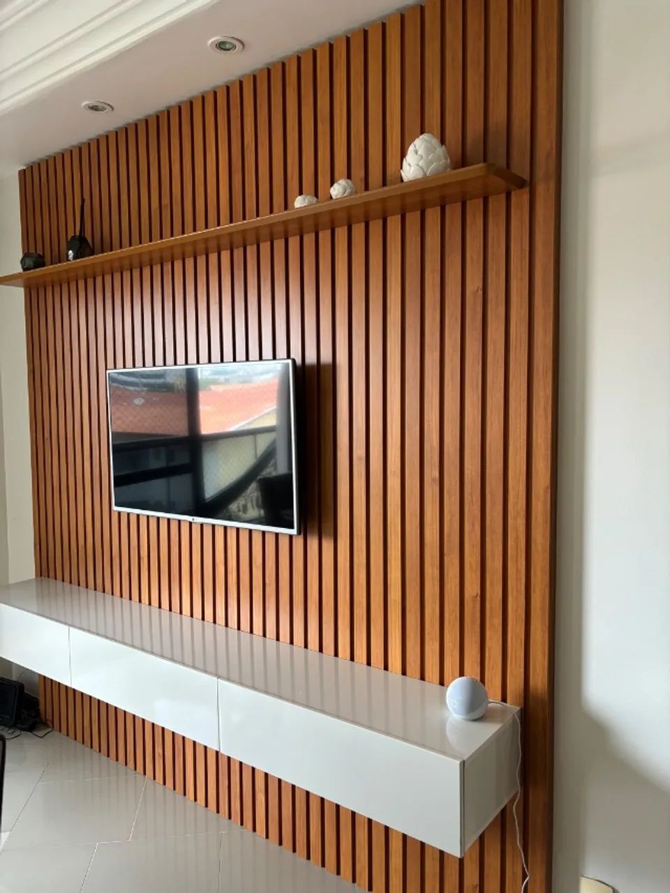 Painel com rack para TV ripado65204307539073121
