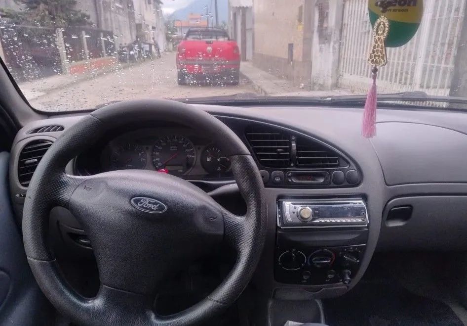 Ford Fiesta Fiesta Street/ Action 1.0 8v 5p 2002