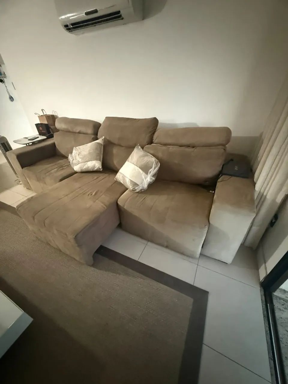 Sofá retrátil + mesa de centro