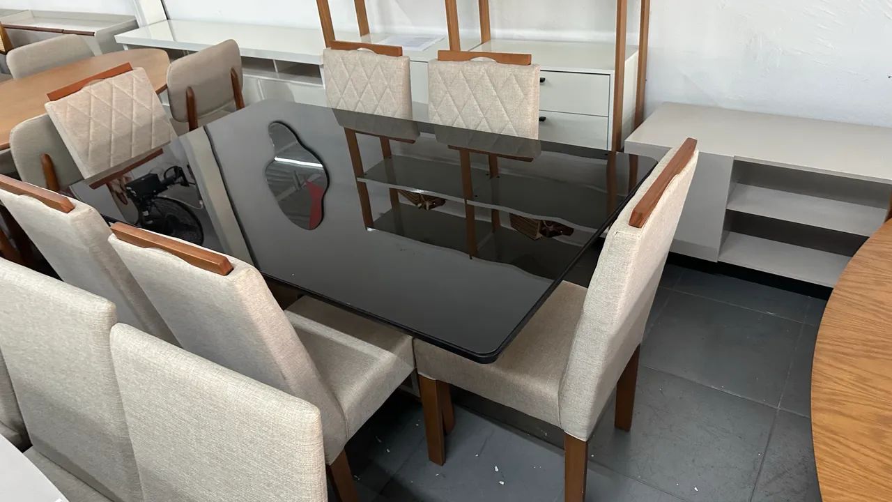 Mesa toda de madeira 