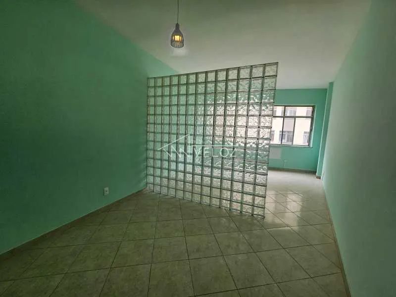 Kitnet/Conjugado : / Residencial / Centro