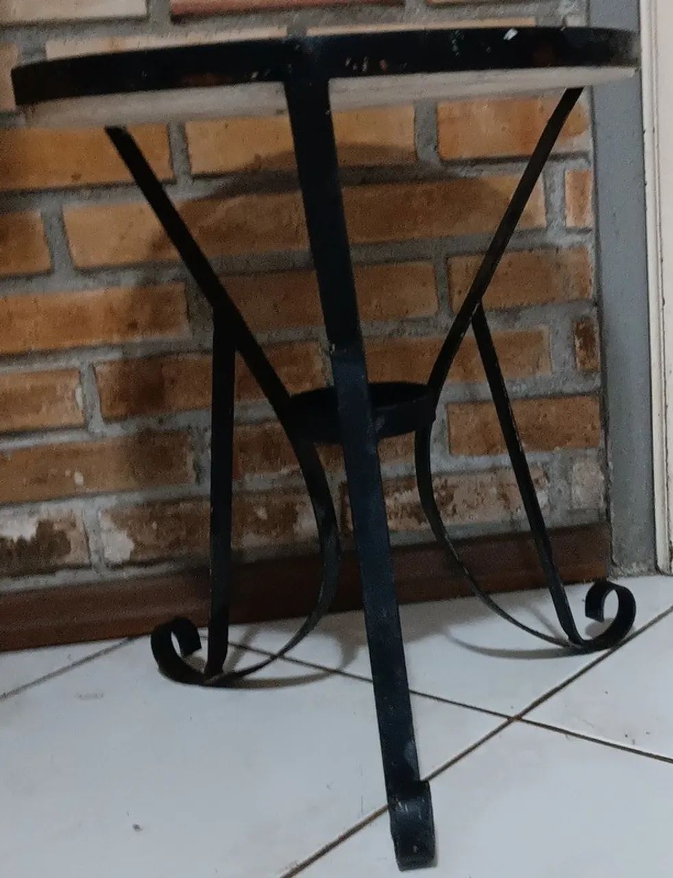 Small Iron and Marble Table64985889874049122