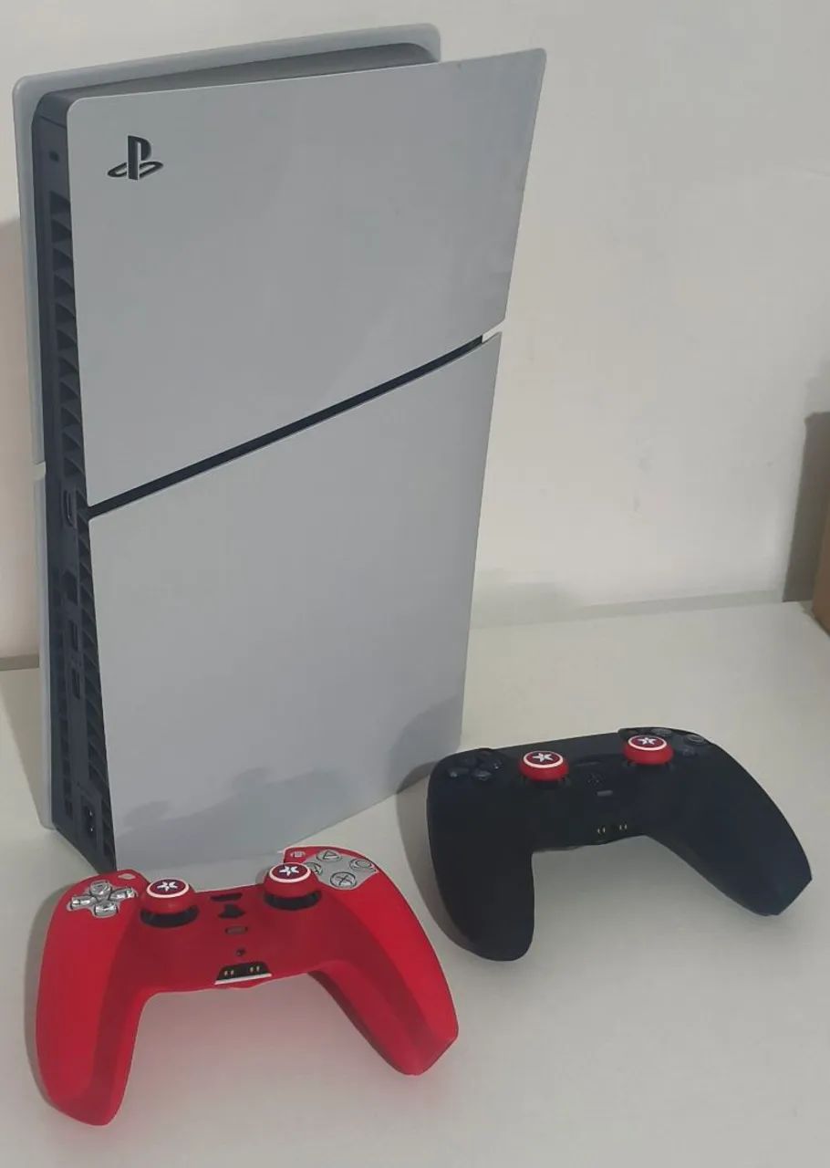 Playstation 5 Slim - 2 controles