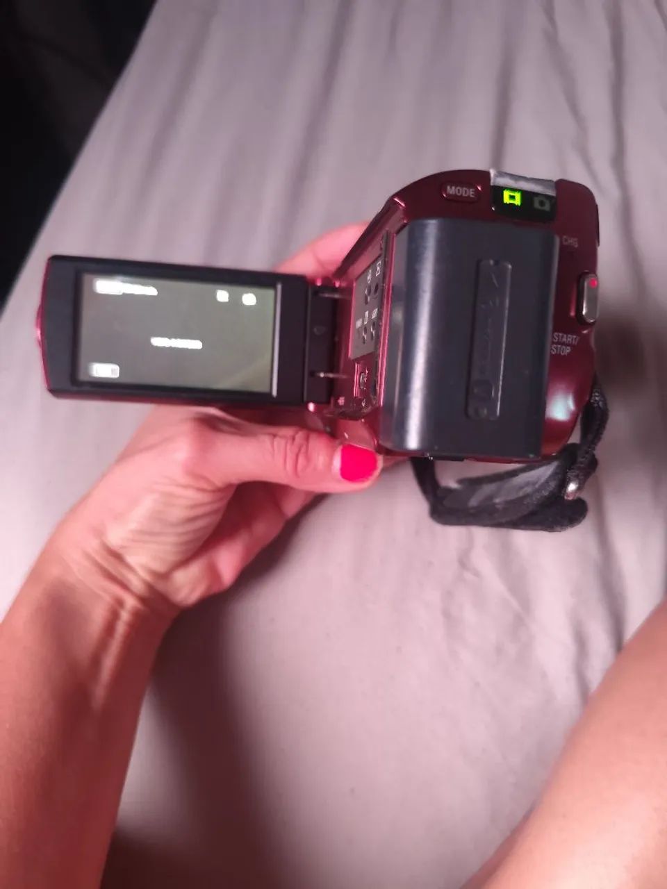 Sony Handycam DCR-SR68 vermelha com defeito  - Foto 6