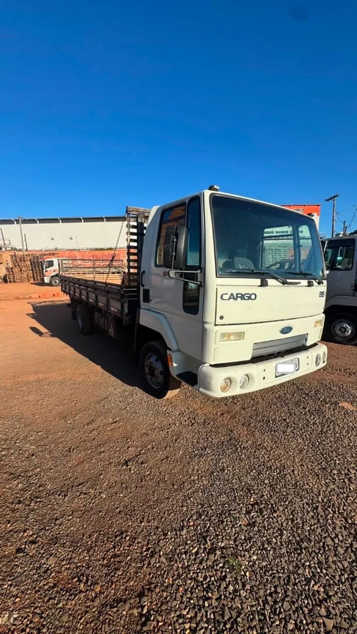 Ford Cargo 815 2011 único dono - Foto 3