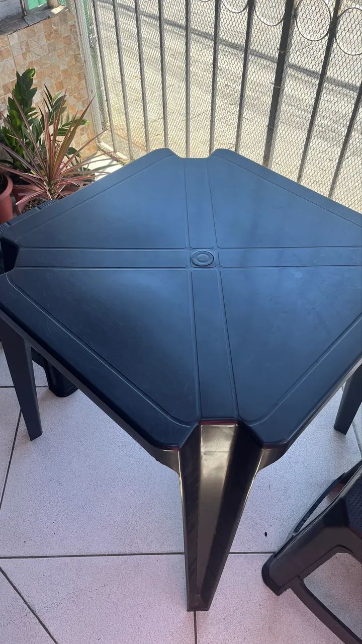 Mesa plástico com 2 bancos  - Foto 2