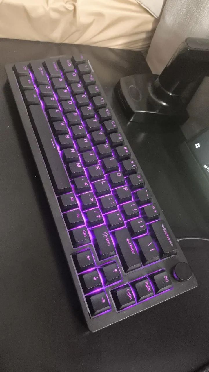 Teclado mecânico 65% furycube v68, 1 mês e meio de uso, - Foto 5