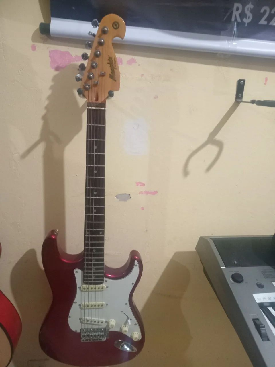 Guitarra Menphis bem conservada