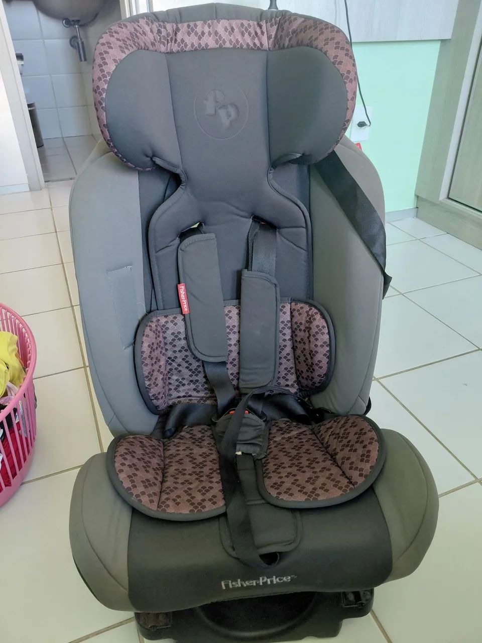 Cadeirinha de bebê para carro.