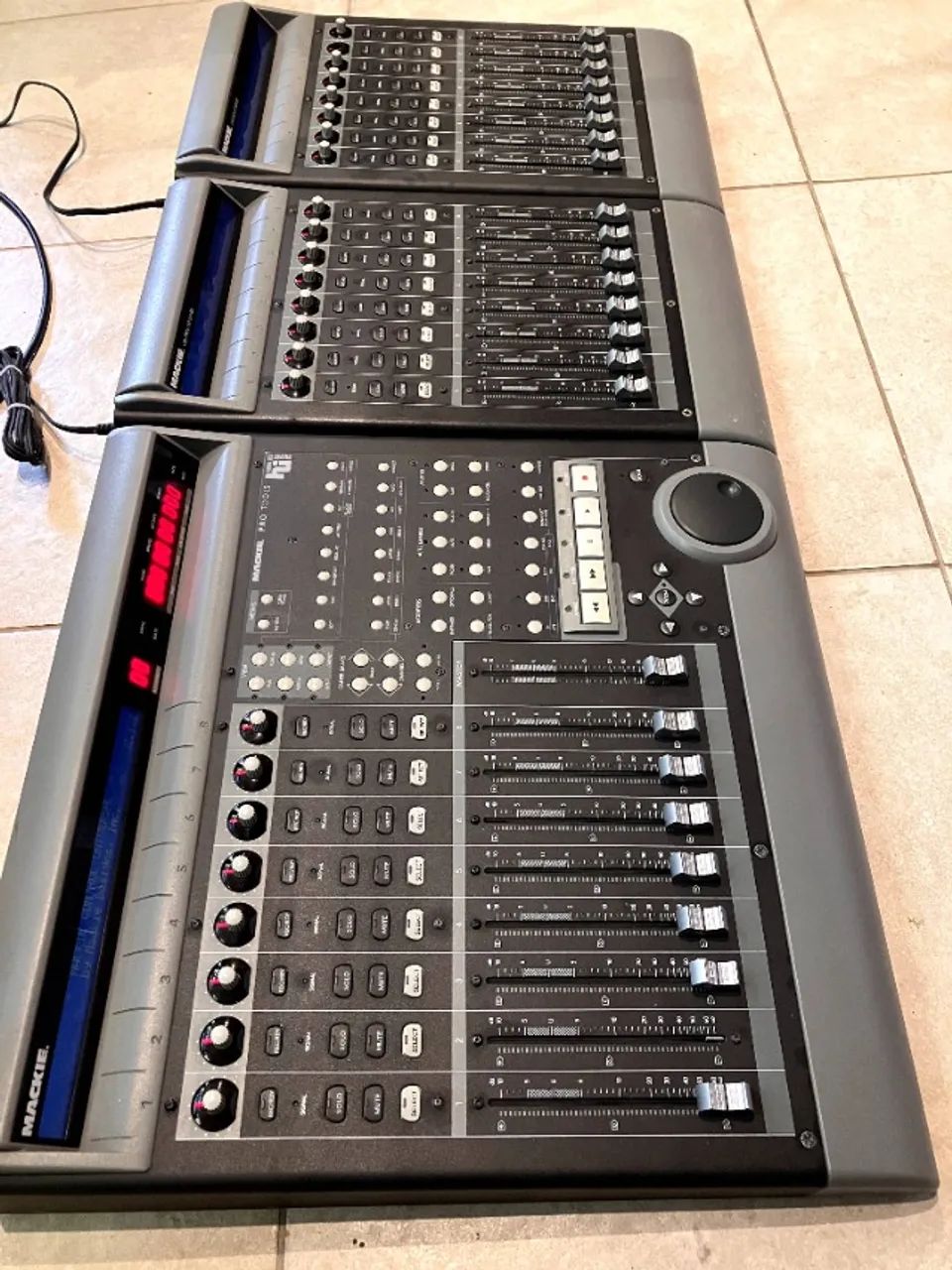 Controladora Mackie Control - 24 canais- HUI - Pro Tools, Cubase, Logic, Reaper.
