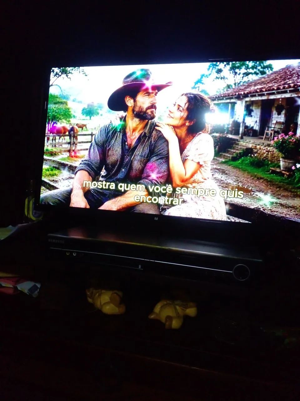Vendo tv smart com comtrole de voz pouco tempo de uso 32polegadas - Foto 3