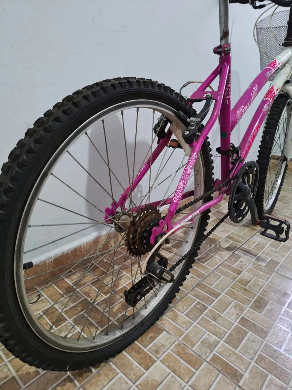 Bicicleta aro 26 feminina com marcha  - Foto 4