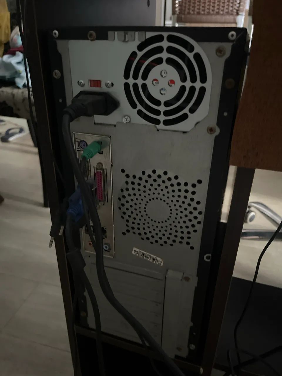 Vendo  computador completo com cadeira e mesa  - Foto 4