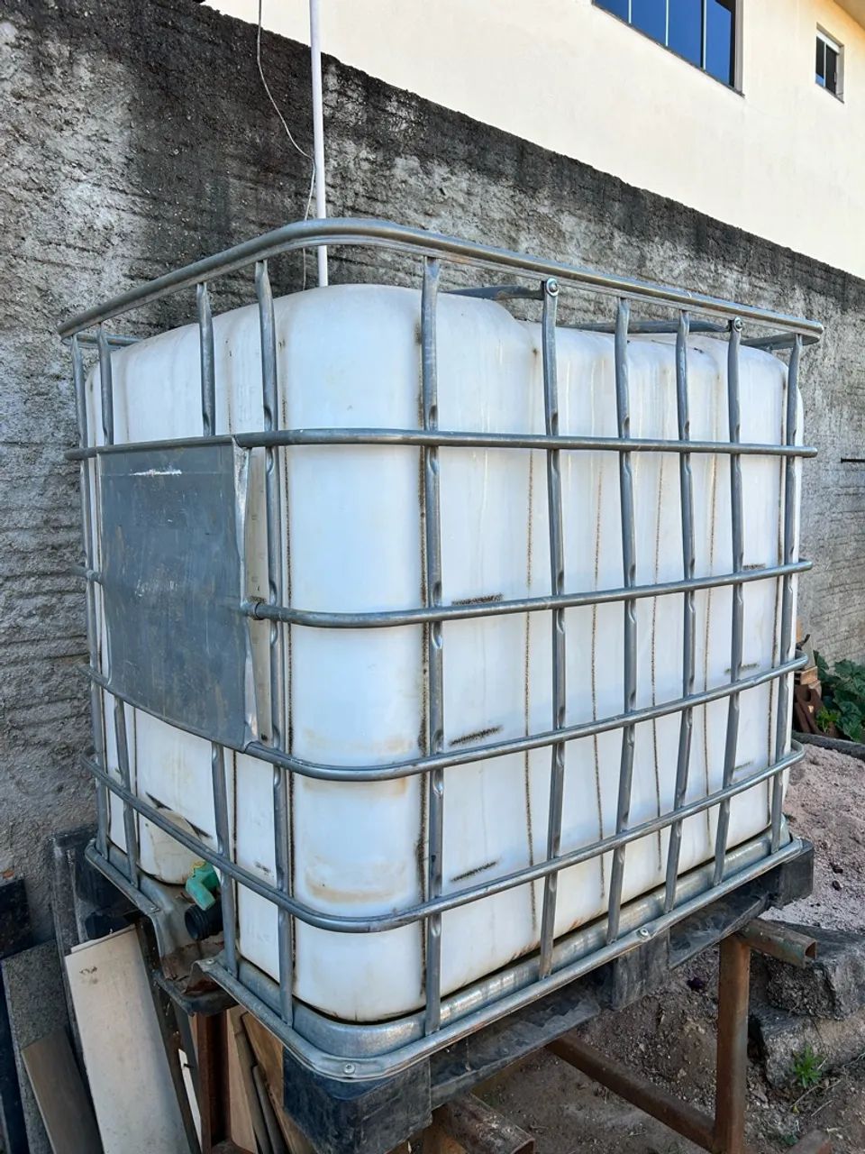 Tambor 1.000 litros com grade