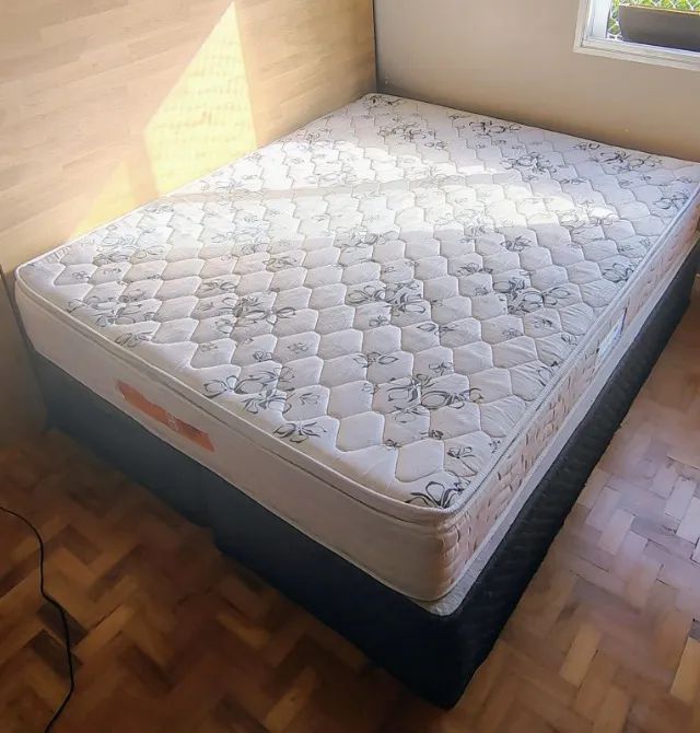 Cama Queen Size com colchão Probel