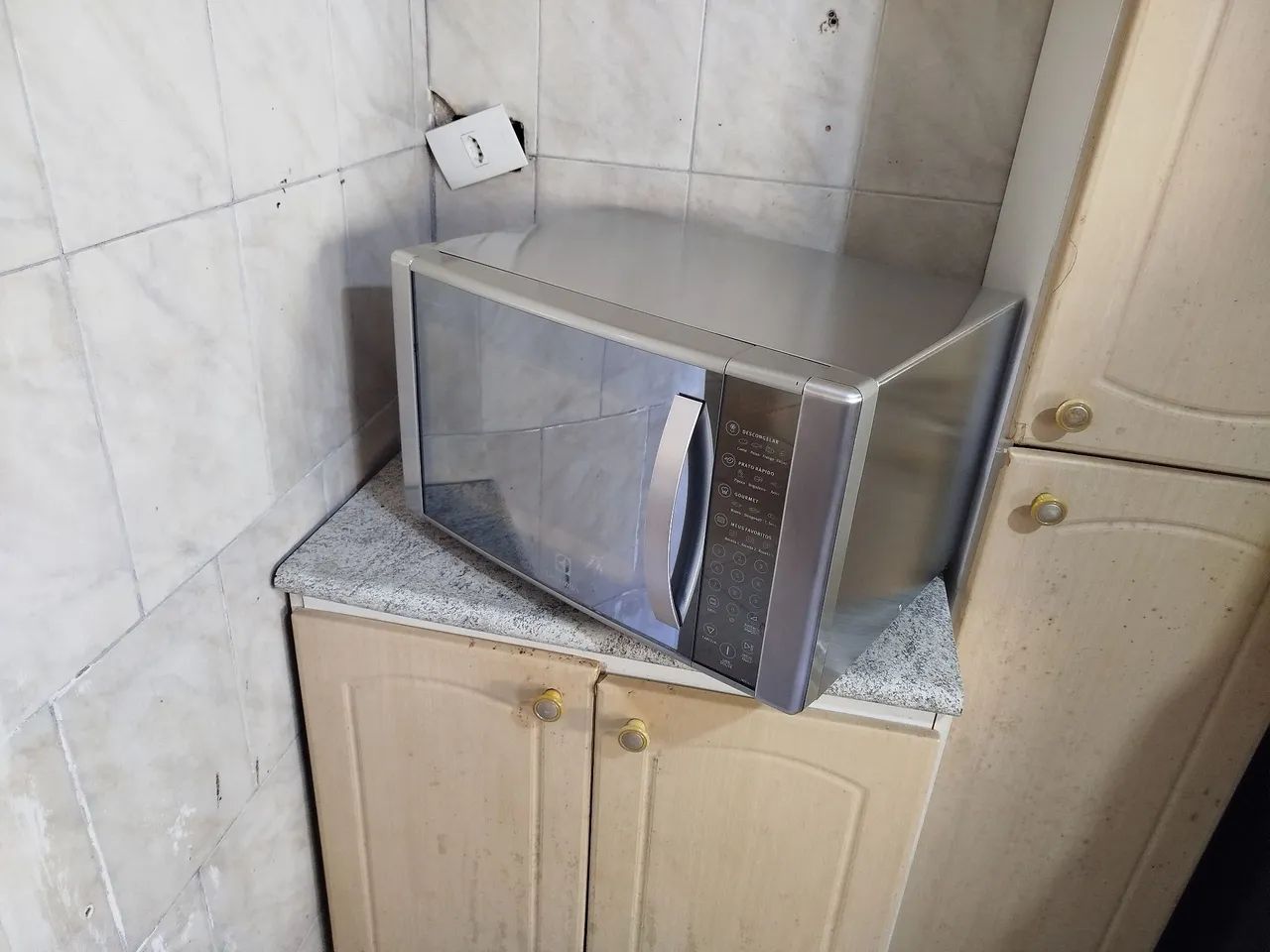 Microondas Electrolux Espelhado 31L 127v IMPECÁVEL, todo em INOX, com Grill e Painel Touch - Foto 5