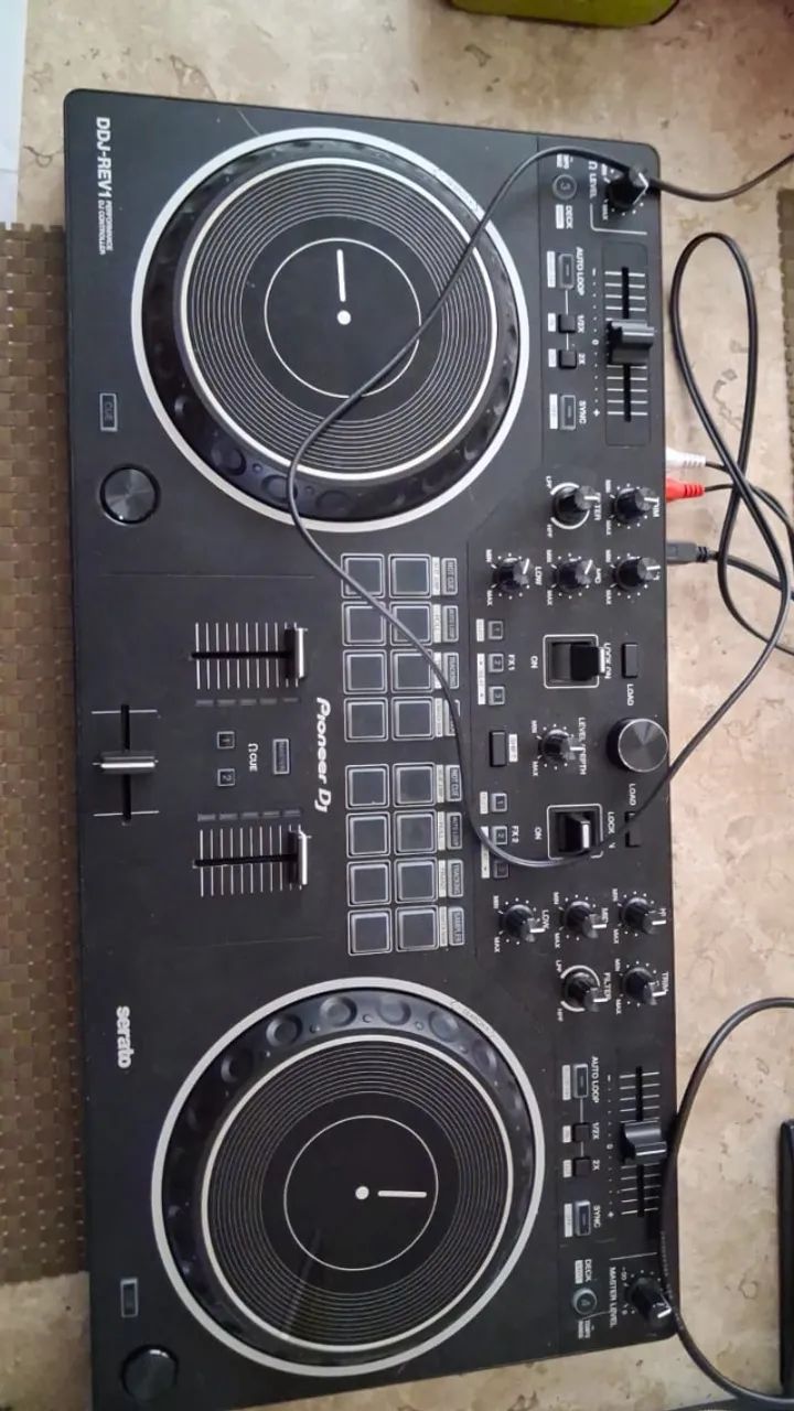 Controladora DDJ-REV1
