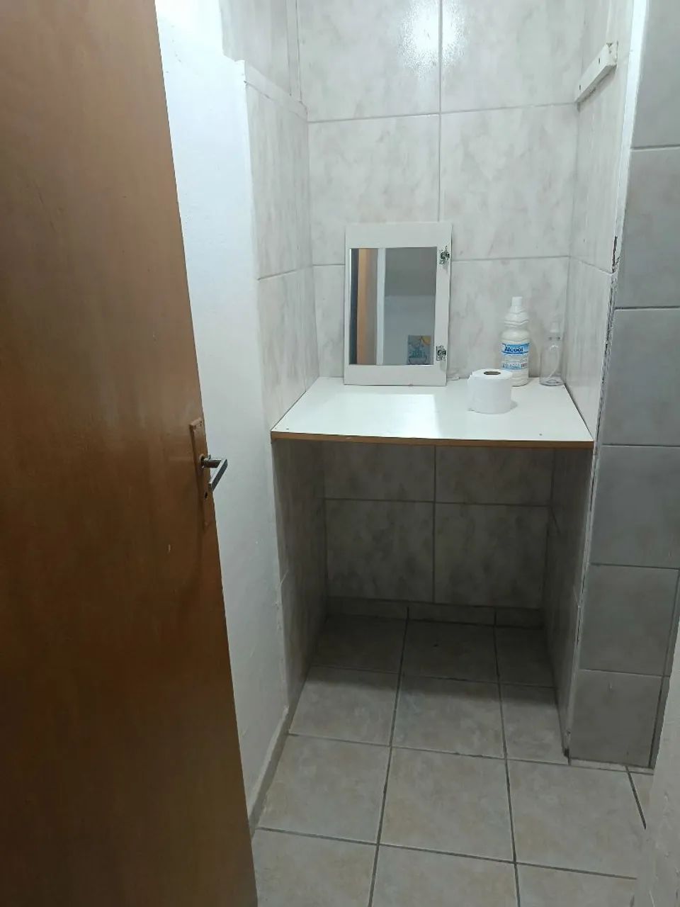 Alugo quarto para estudante ( feminino)