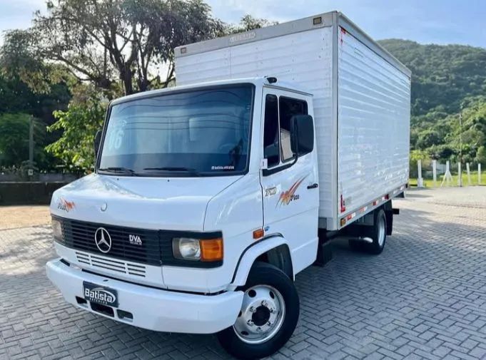 MERCEDES-BENZ 710 PLUS 2006