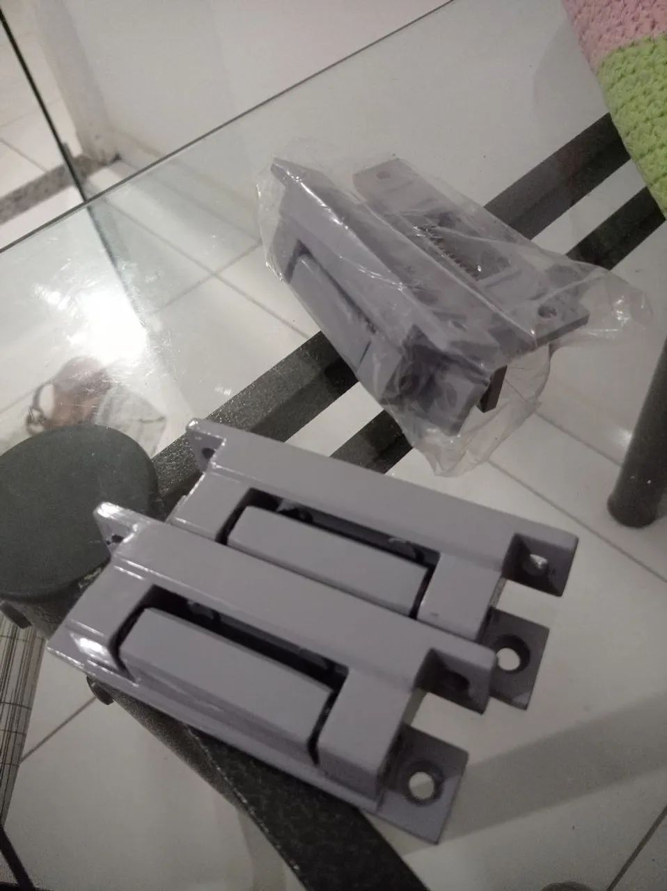 Dobradiças para vitrines 