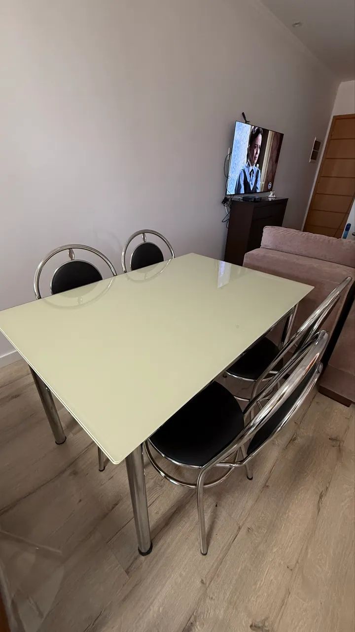 Mesa de Vidro c/ 4 cadeiras - Foto 4