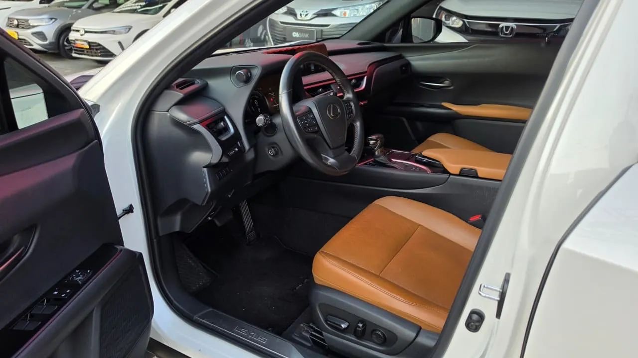 Lexus UX-250h Luxury 2.0 16V Aut.(hybrid), foto 5 de 8