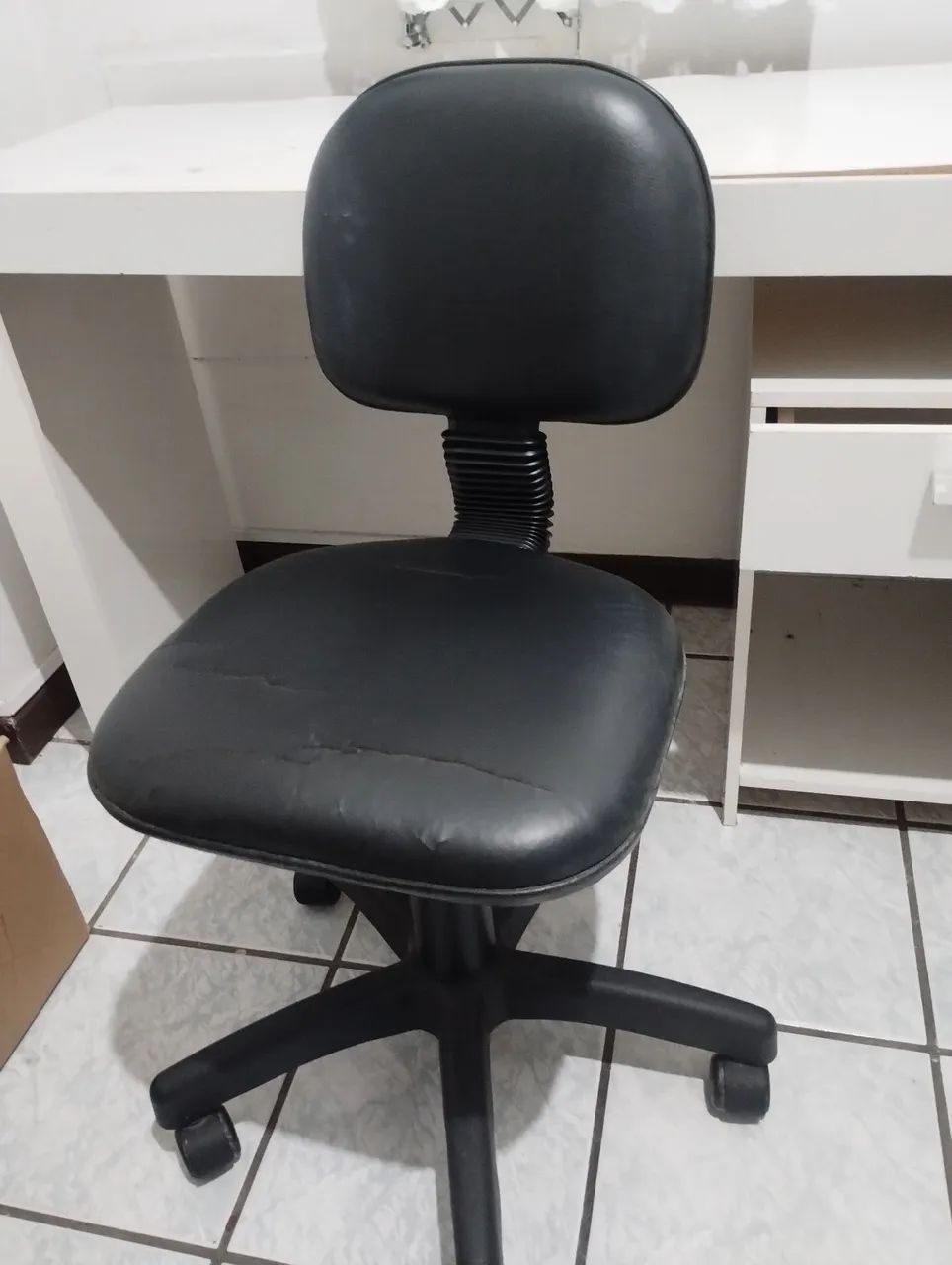 Vendo escrivaninha e cadeira  - Foto 4
