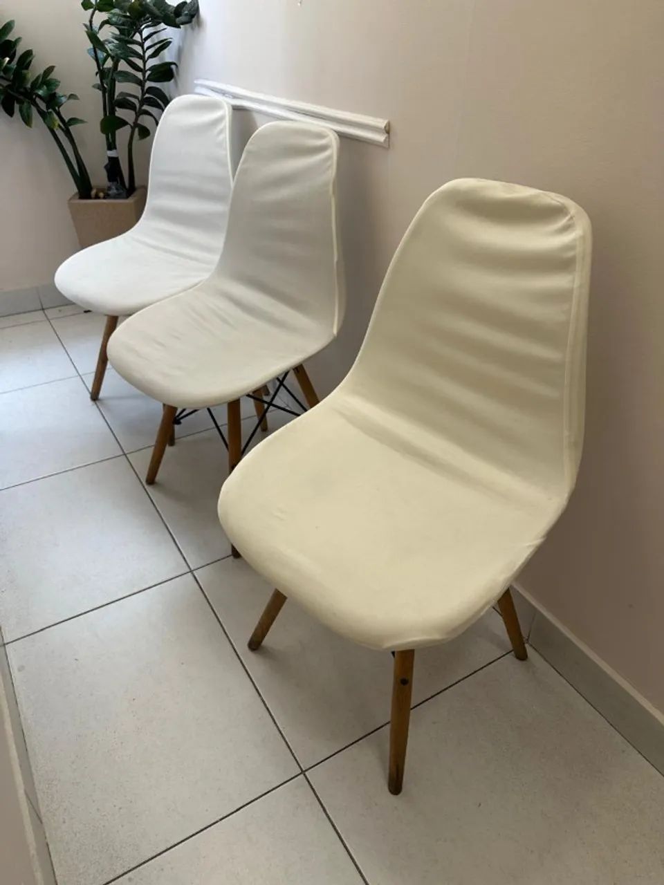 3 Cadeiras EAMES com capas - Foto 2