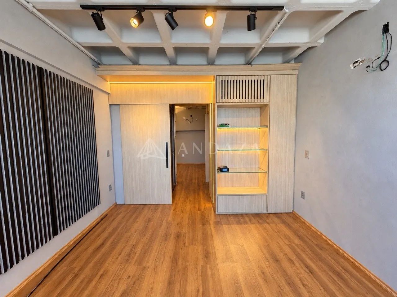 Sala comercial pronta para aluguel no Empresarial Centenário Office - Farol