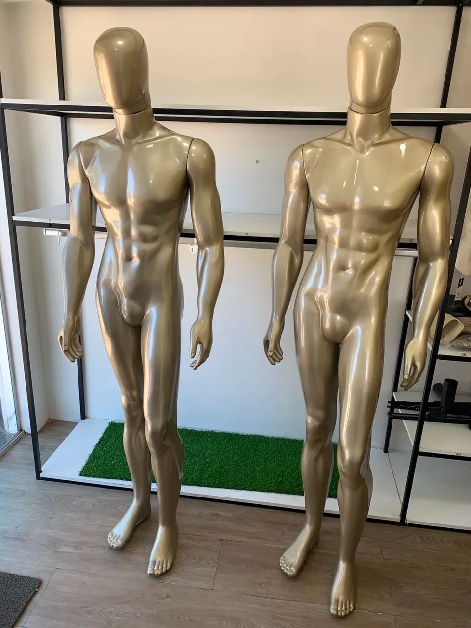 2 maniquins para sua loja 