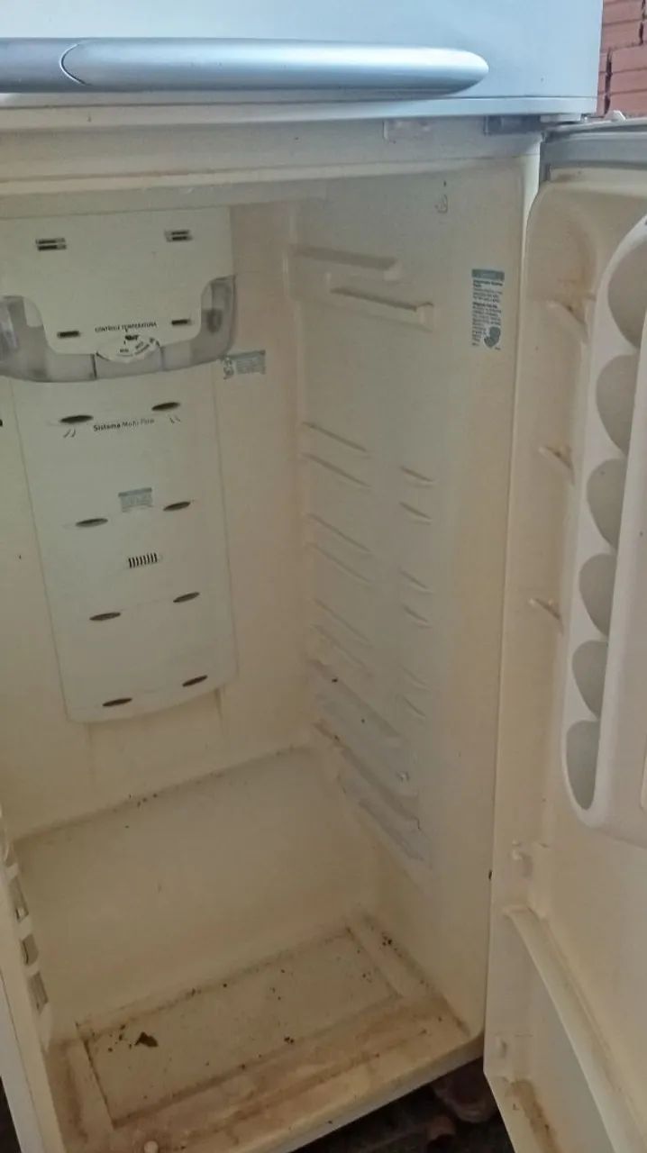 Geladeira Eletrolux Com Defeito