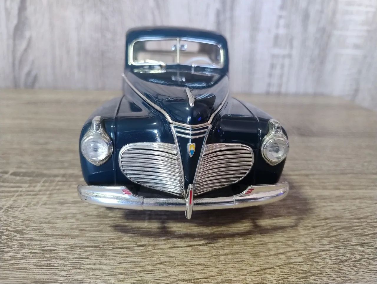 1941 Plymouth Coupê 1/18 - ROAD Signature - Hobbies e coleções