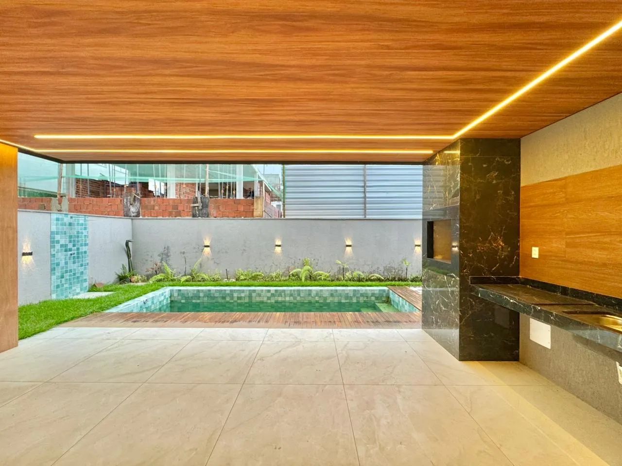 Casa na Cidade Alpha com 04 suítes 244m2 - Foto 4