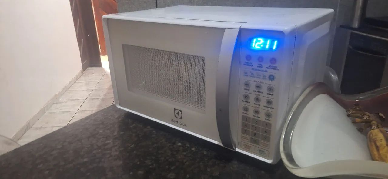 Micro-ondas eletrolux funcionando tudo.
