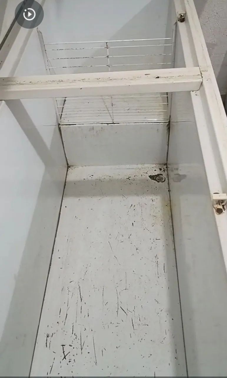 Vendo ou troco essa freezer com defeito  - Foto 5