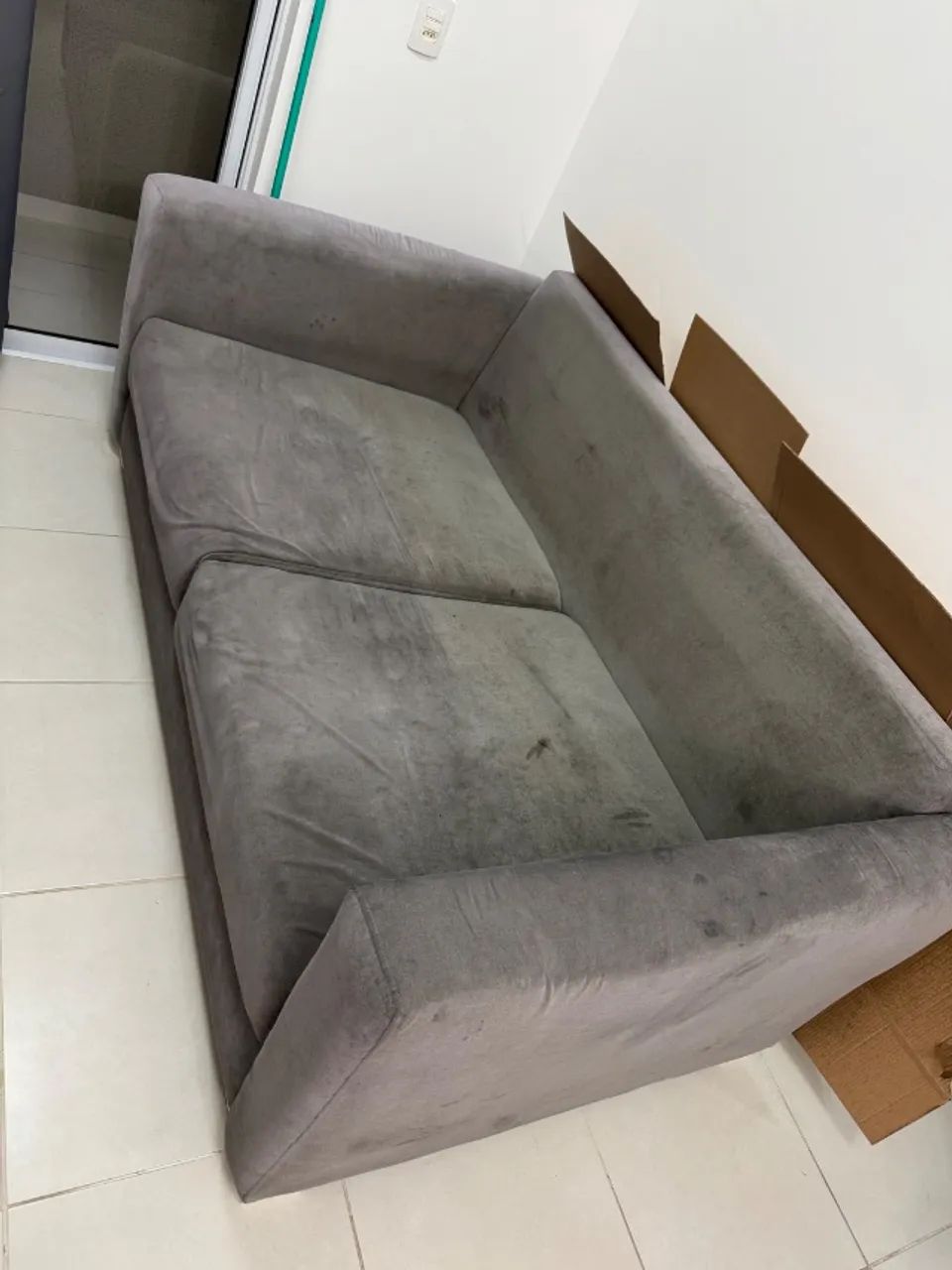 Sofá manchado 2mt