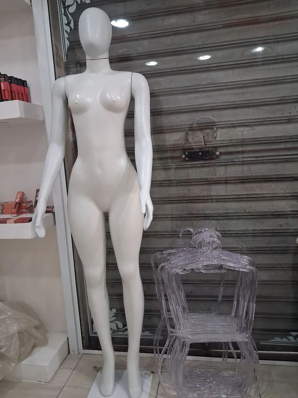 Vendo Manequim e Cabides Silhueta - Foto 2