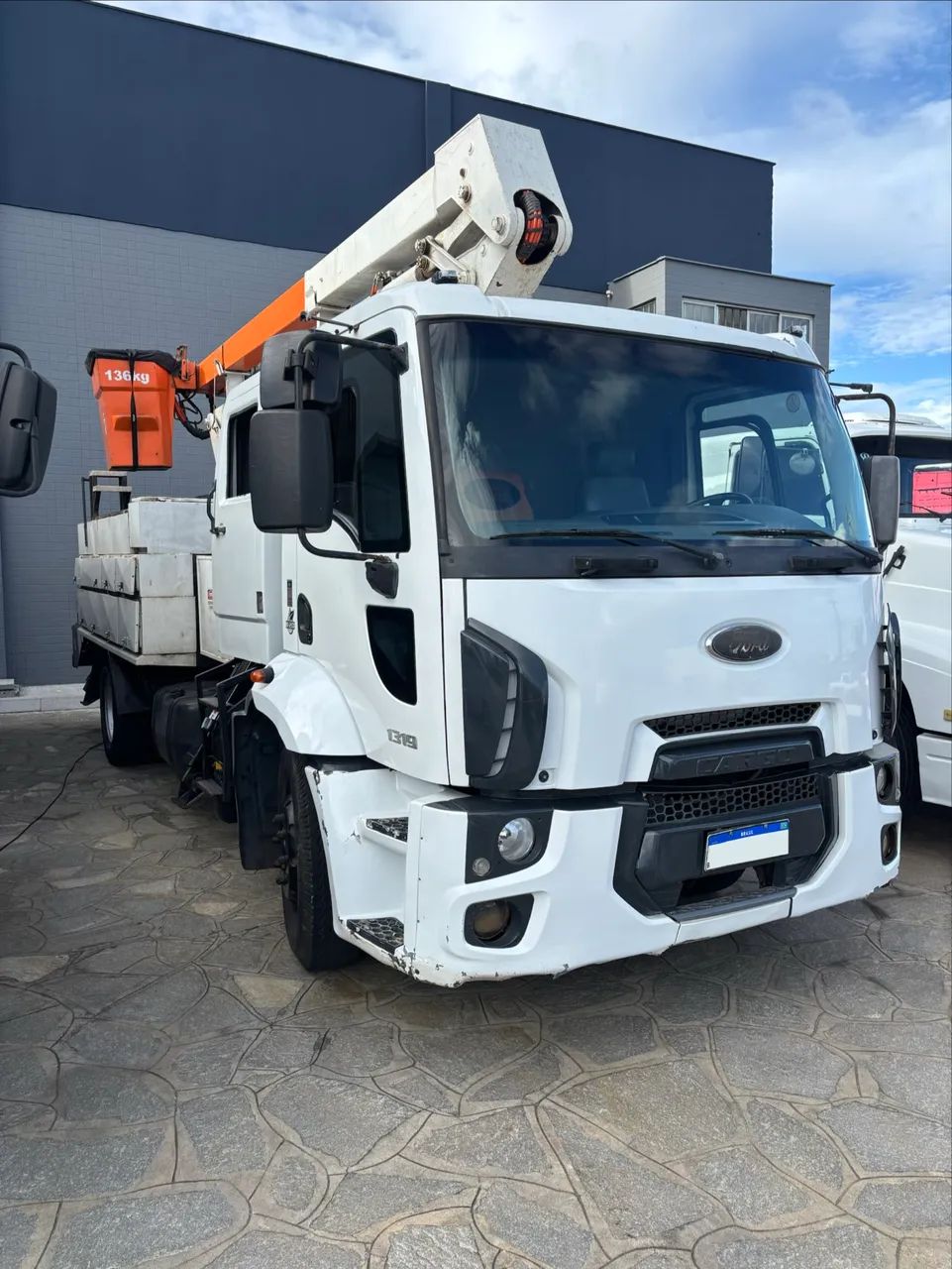 Ford 1319 com SKY - ano 2014