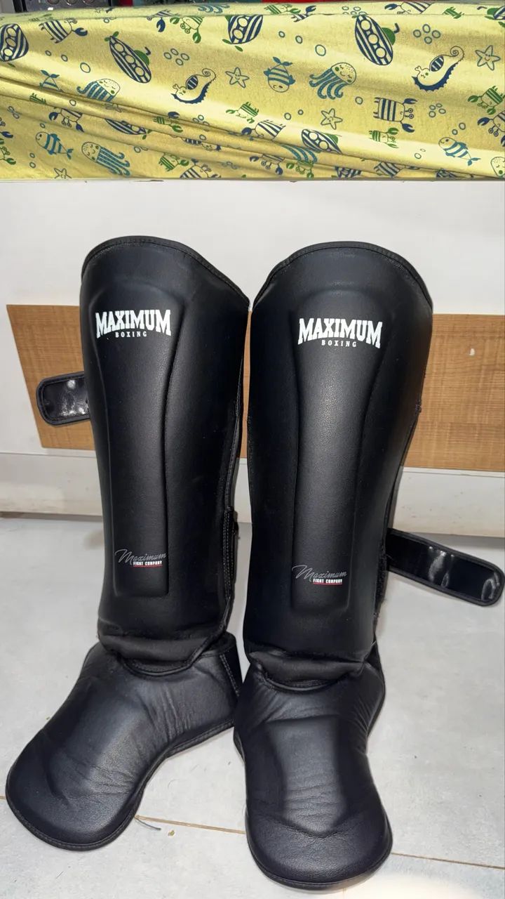 Caneleira de muay thai e kickboxing Maximum