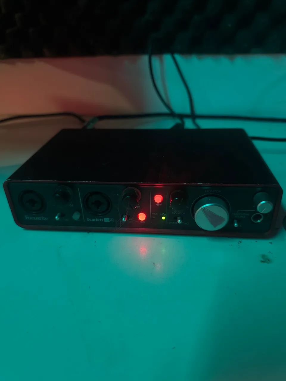 Interface de áudio focusrite 2i4 