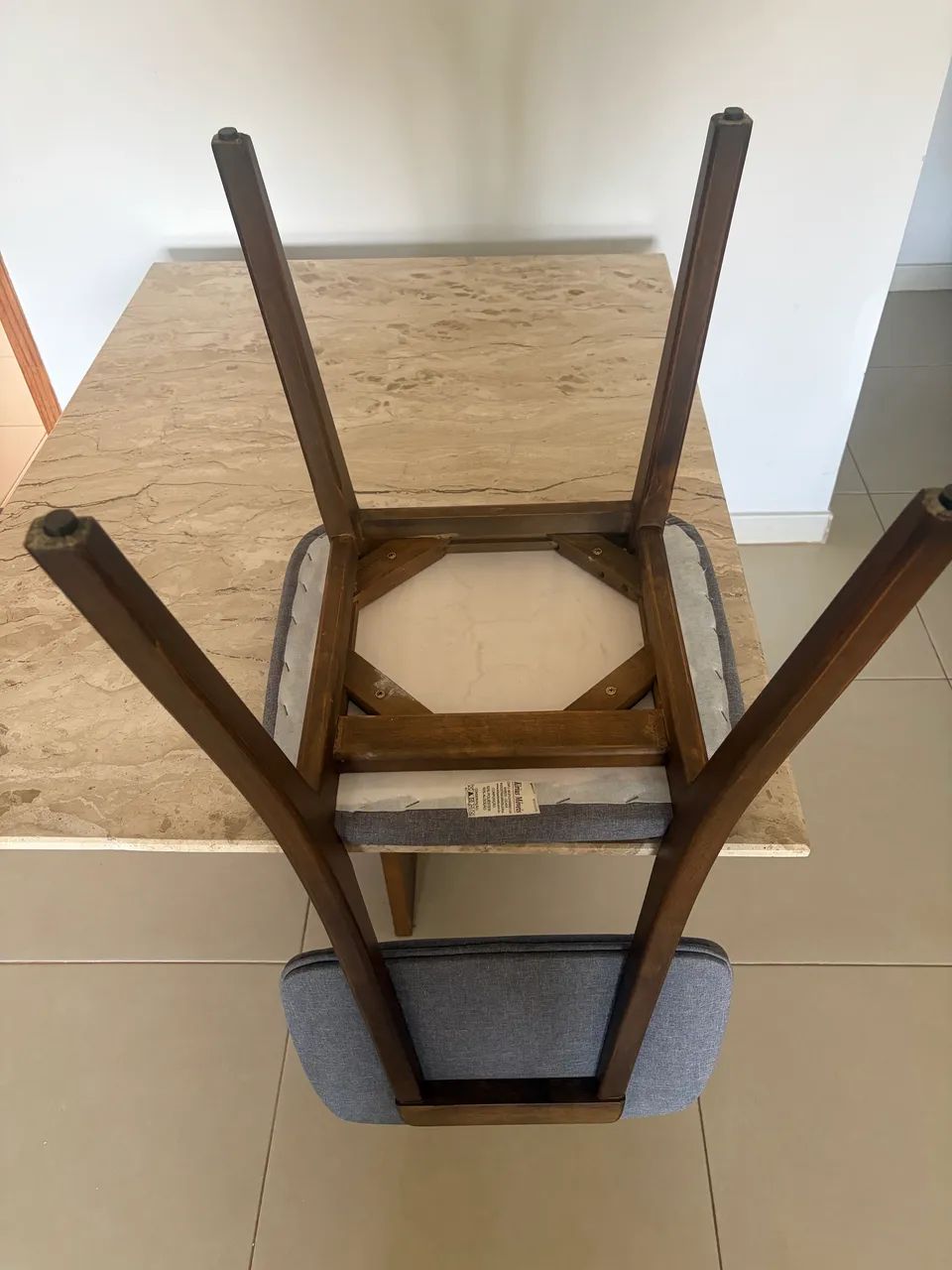 Mesa de mármore 1,2x0,9m com 4 cadeiras - Foto 3