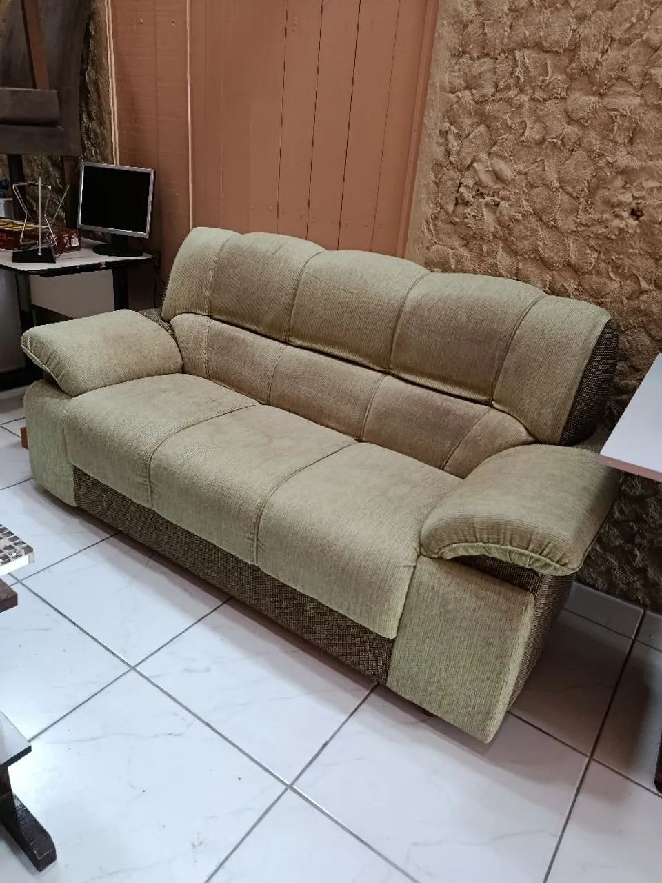 SOFÁ 3 LUGARES USADO EM BOM ESTADO  - Foto 2