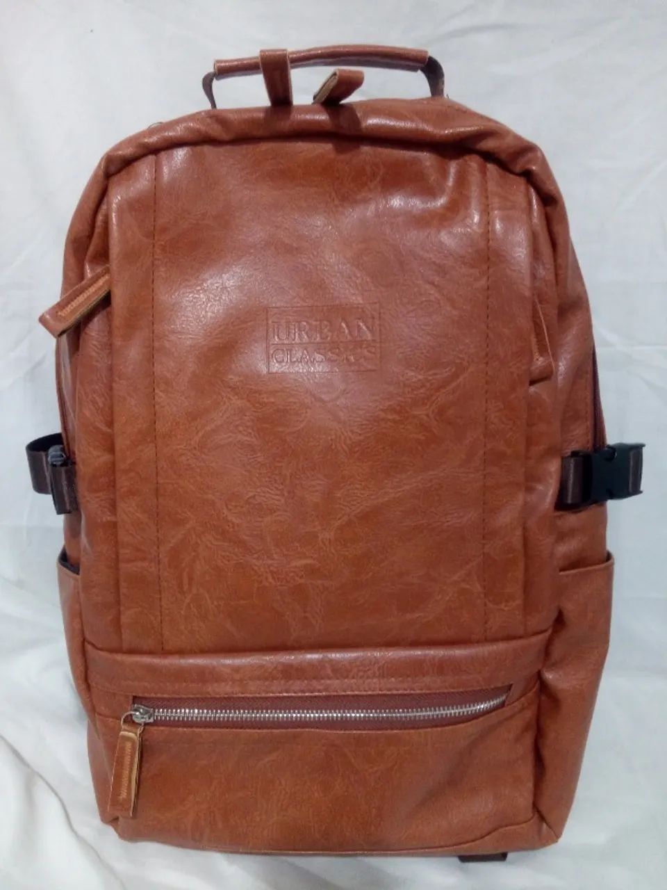 Bolsa em couro sintético 